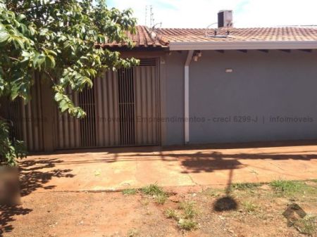 Casa-Térrea em Aero Rancho