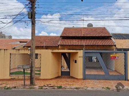 Casa-Térrea em Centro