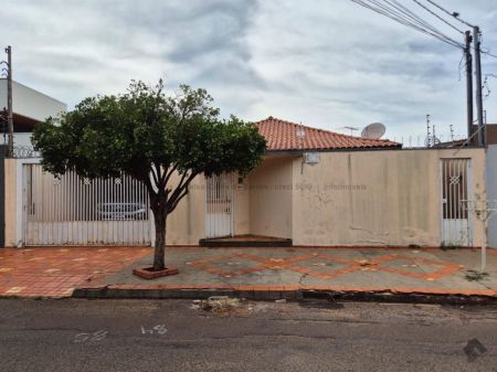 Casa-Térrea em Jardim Panamá