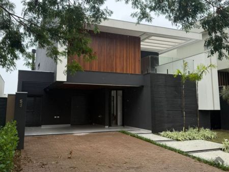 Sobrado-Condomínio em Residencial Alphaville II