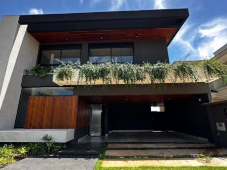 Sobrado-Condomínio em Residencial Alphaville III