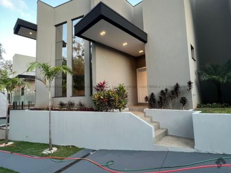 Casa-Térrea-Condomínio em Portal de Dourados