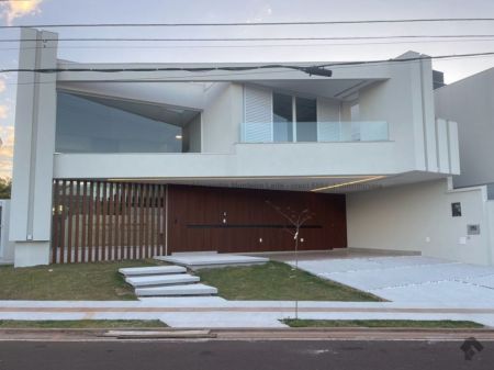 Sobrado-Condomínio em Pq. Residencial Damha III