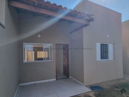 Casa-Térrea em Jardim Anache