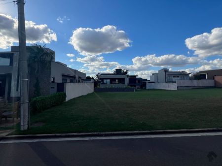 Terreno-Condomínio em Residencial Alphaville II