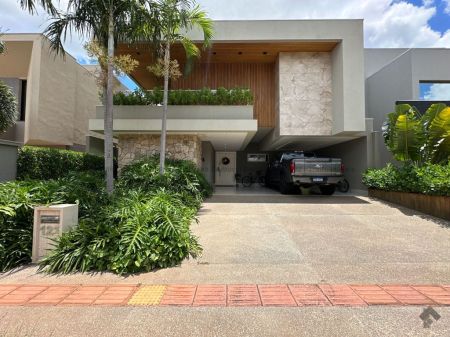 Sobrado-Condomínio em Pq. Residencial Damha III