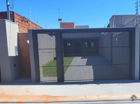 Casa-Térrea em Jardim Montevidéu