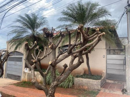 Casa-Térrea em Monte Castelo