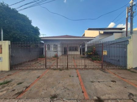 Casa-Térrea em Vila Alba
