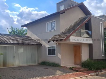 Sobrado-Condomínio em Jardim Veraneio