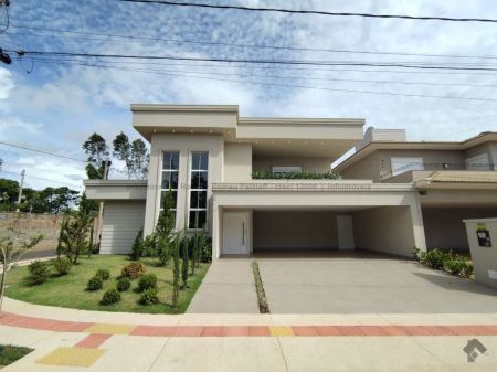 Sobrado-Condomínio em Pq. Residencial Damha III