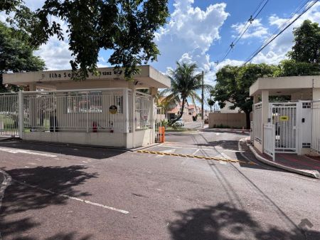 Sobrado-Condomínio em Rita Vieira