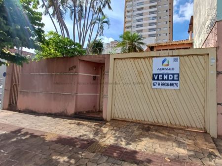 Casa-Térrea em Centro