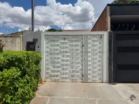 Casa-Térrea em Jardim Aeroporto