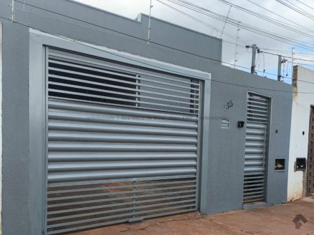 Casa-Térrea em Aero Rancho