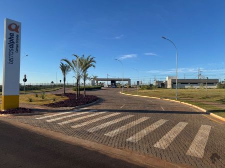 Terreno-Condomínio em Terras Alpha