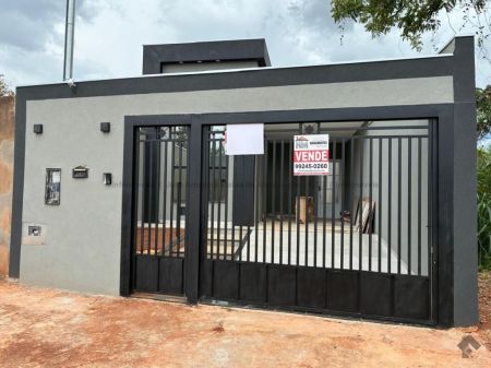 Casa-Térrea em Jardim Vitória