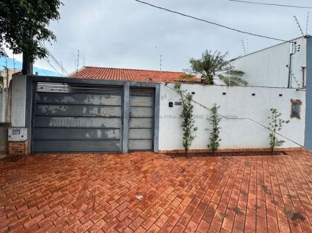 Casa-Térrea em Jardim São Lourenço