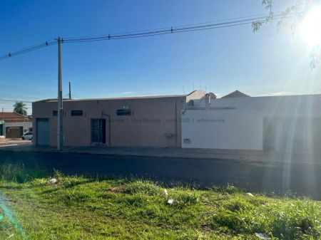 Casa Comercial em Jardim Jockey Club