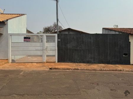 Casa-Térrea em Vila Moreninha II
