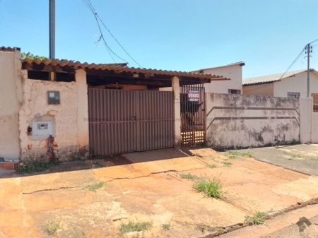 Casa-Térrea em Guanandi