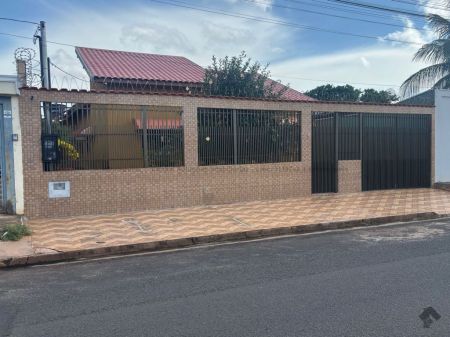 Casa-Térrea em Jardim Tarumã