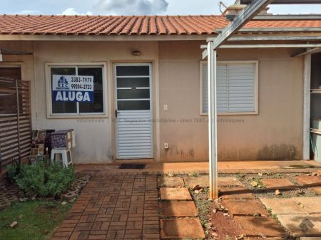 Casa-Térrea-Condomínio em Jardim Parati