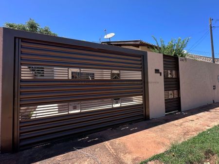 Casa-Térrea em Jardim Itatiaia