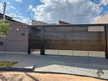 Casa-Térrea em Loteamento Água Limpa Park