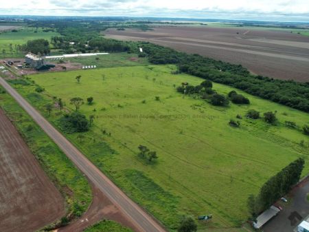 Área em Jardim Centenário