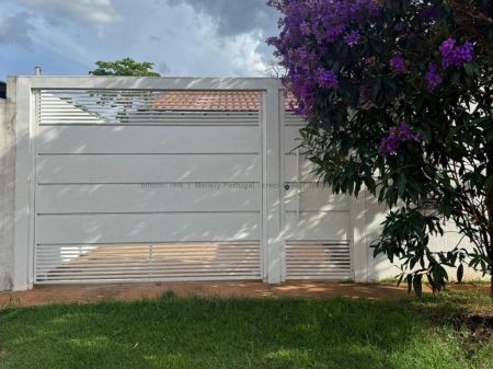 Casa-Térrea em Jardim Columbia