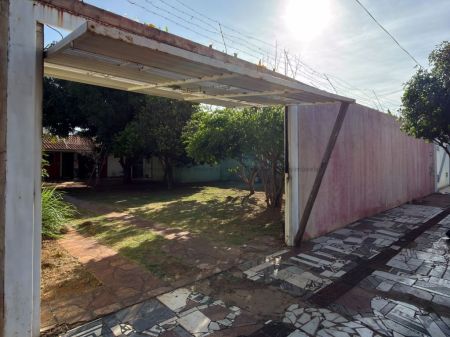 Casa-Térrea em Jardim Imá
