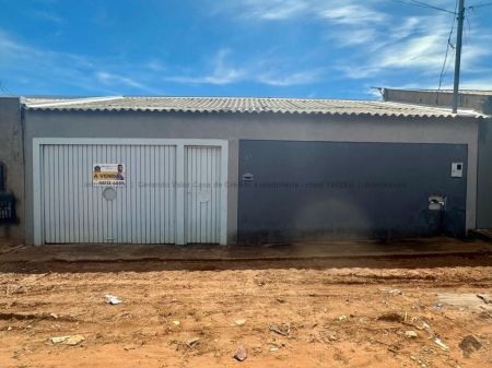 Casa-Térrea em Jardim Centro Oeste