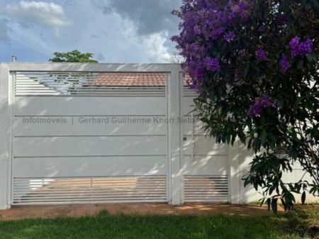 Casa-Térrea em Jardim Columbia