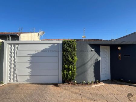 Casa-Térrea em Jardim São Lourenço