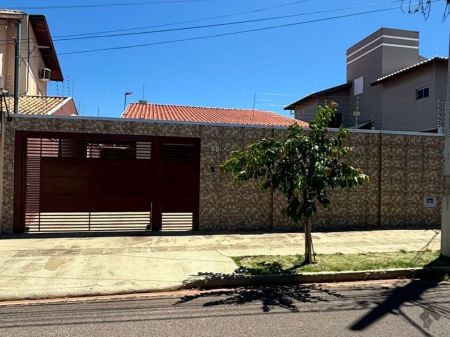 Casa-Térrea em Jardim Panamá