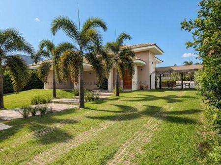 Casa-Térrea-Condomínio em Zona Rural