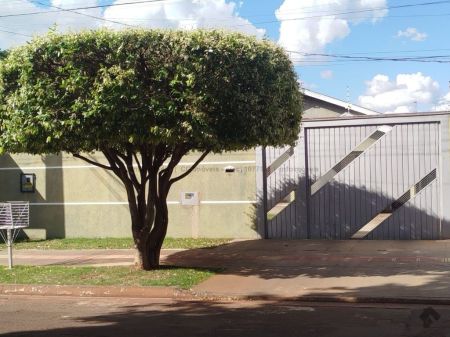 Casa-Térrea em Jardim Jockey Club