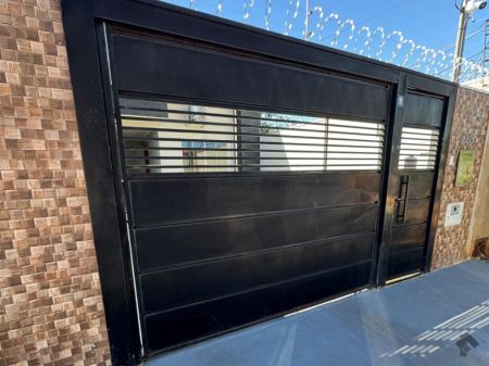 Casa-Térrea em Aero Rancho