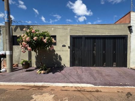 Casa-Térrea em Rita Vieira
