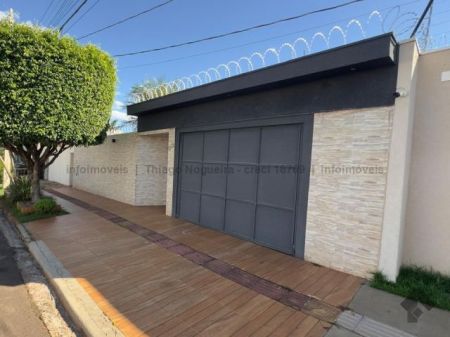 Casa-Térrea em Vila Vilas Boas
