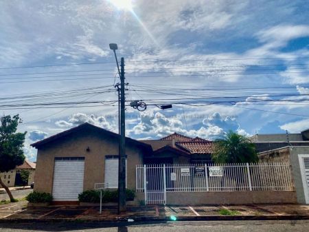 Casa Comercial em Vila Planalto