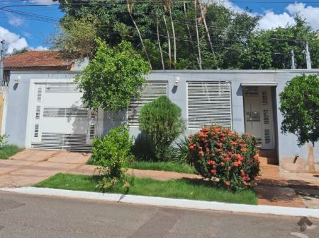 Casa-Térrea em Caiçara