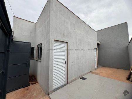Casa-Térrea em Vila Santa Luzia