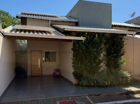 Casa-Térrea-Condomínio em Rita Vieira