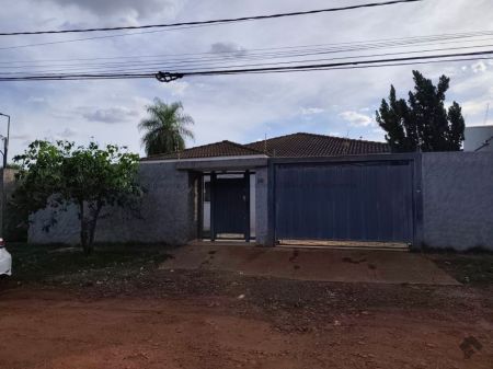 Casa-Térrea em Jardim Itatiaia