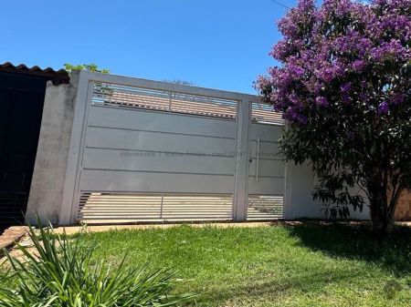 Casa-Térrea em Jardim Columbia