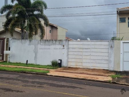 Casa-Térrea em Vila do Polonês