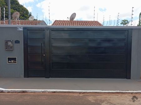 Casa-Térrea em Aero Rancho