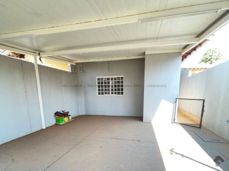 Casa-Térrea em Aero Rancho